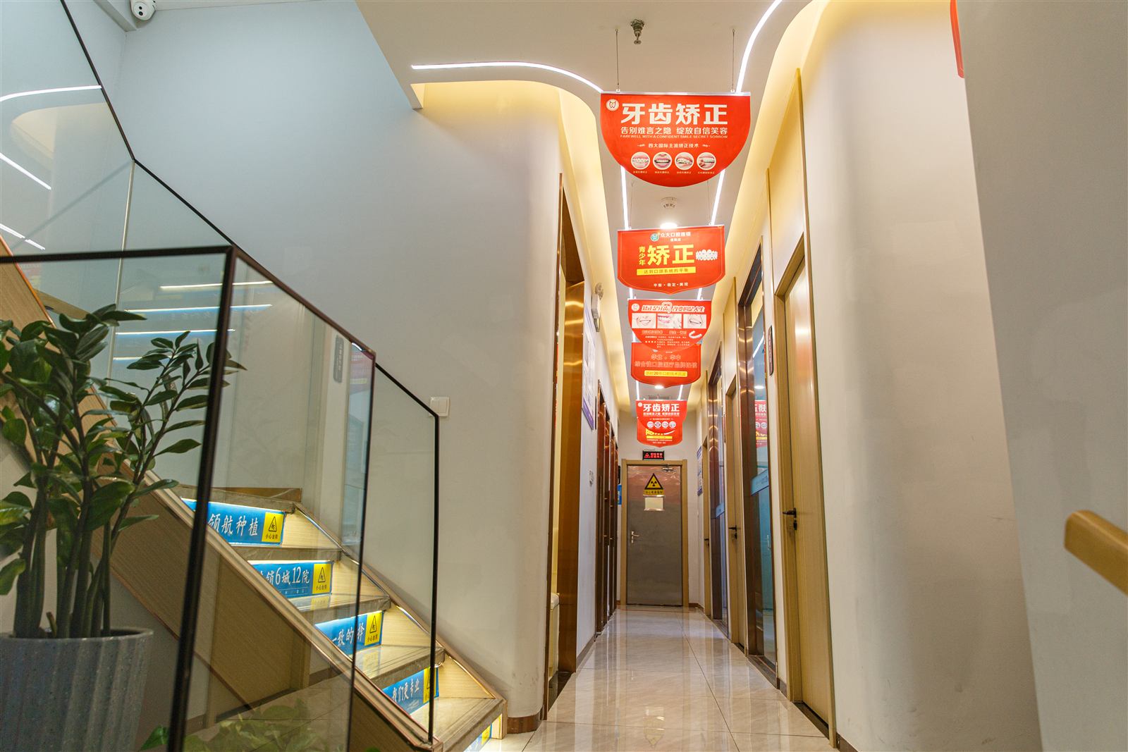 信阳众大口腔门店与诊室环境